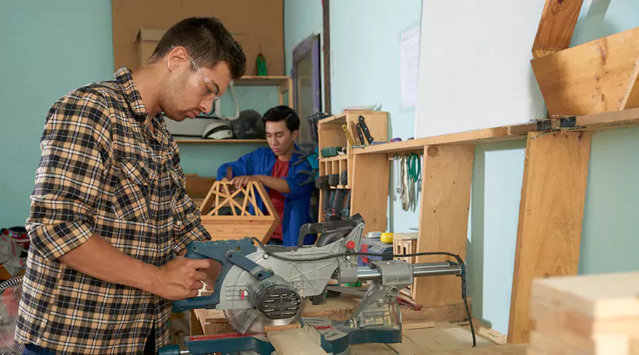 Why Quality Carpentry Handyman Services Matter More for Dubai’s Climate